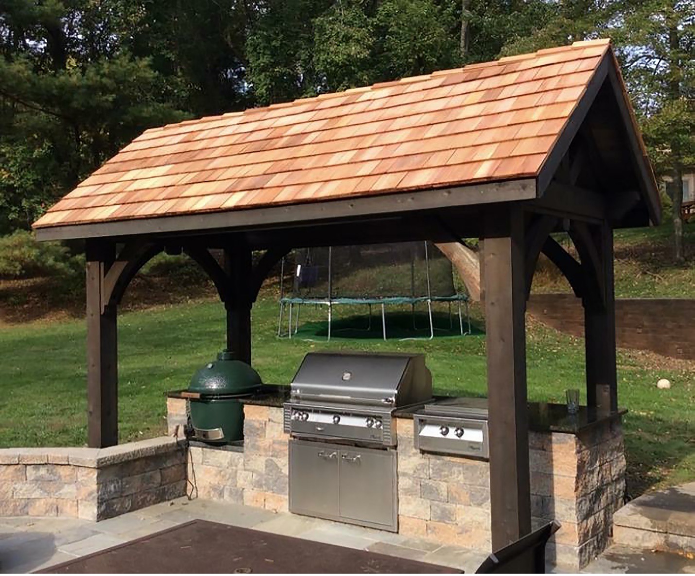 outdoor kitchen