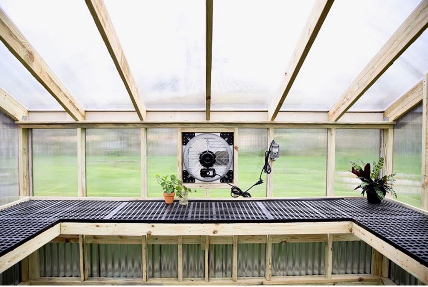 proper greenhouse ventilation